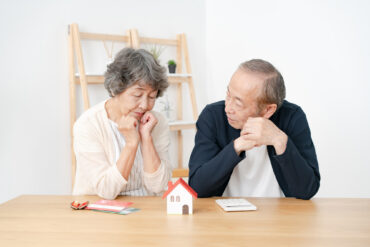 生前贈与は土地・不動産と現金どちらが得か比較解説