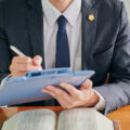 交通事故の慰謝料はいつもらえる？支払い時期と流れ